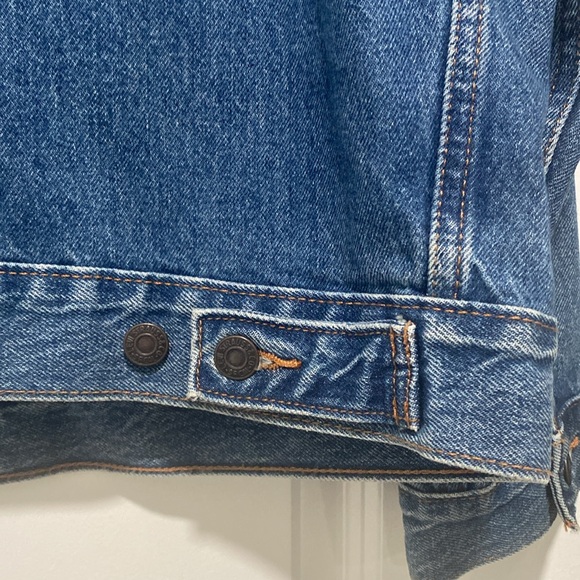 Levi’s Jean Jacket - Picture 6 of 6